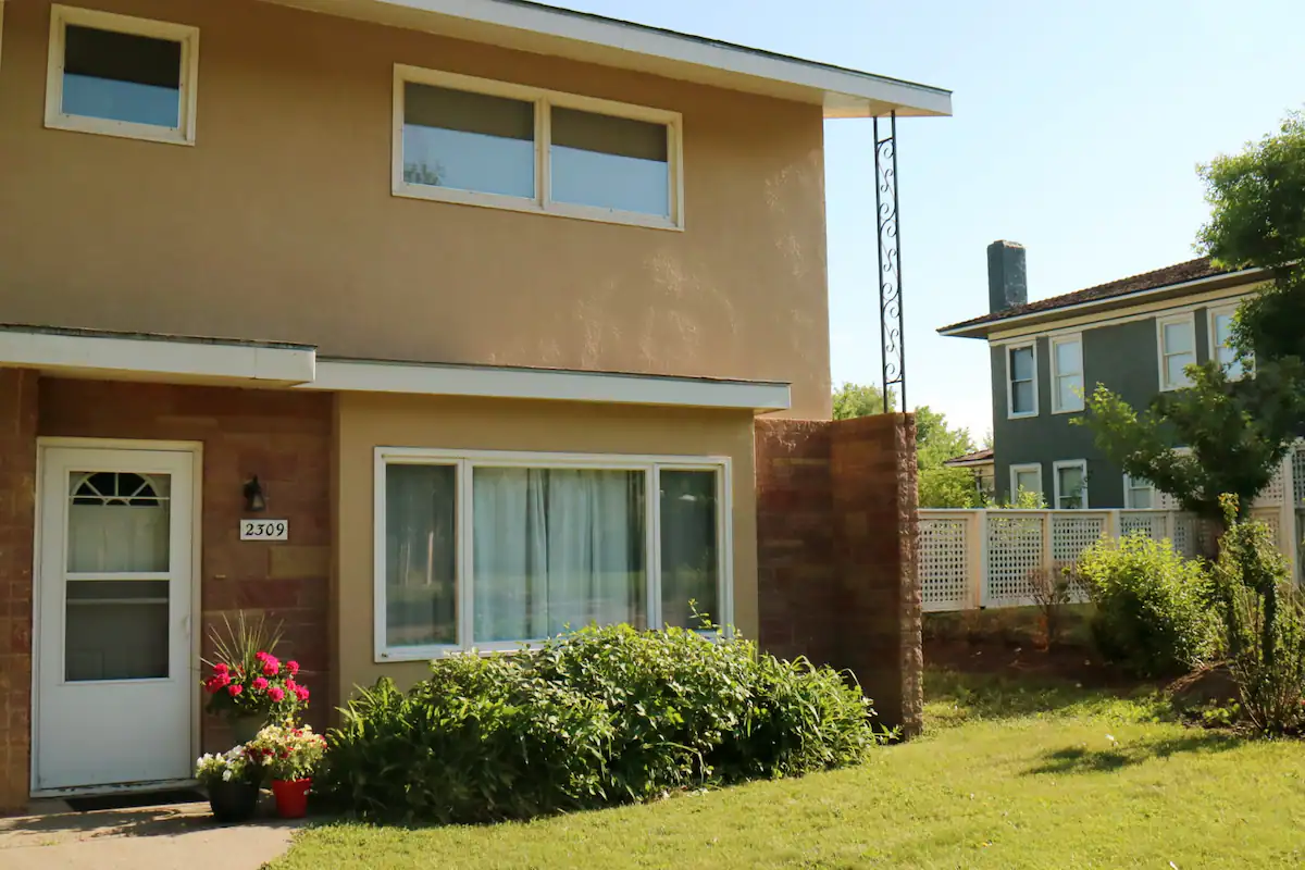 Cowtown Condo Montameda Rentals