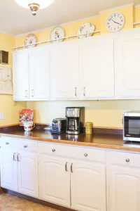 Kitchen with cabinets, coffee machine and oven